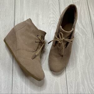 Toms Tan Suede Lace Up Wedge Ankle Booties Size 9